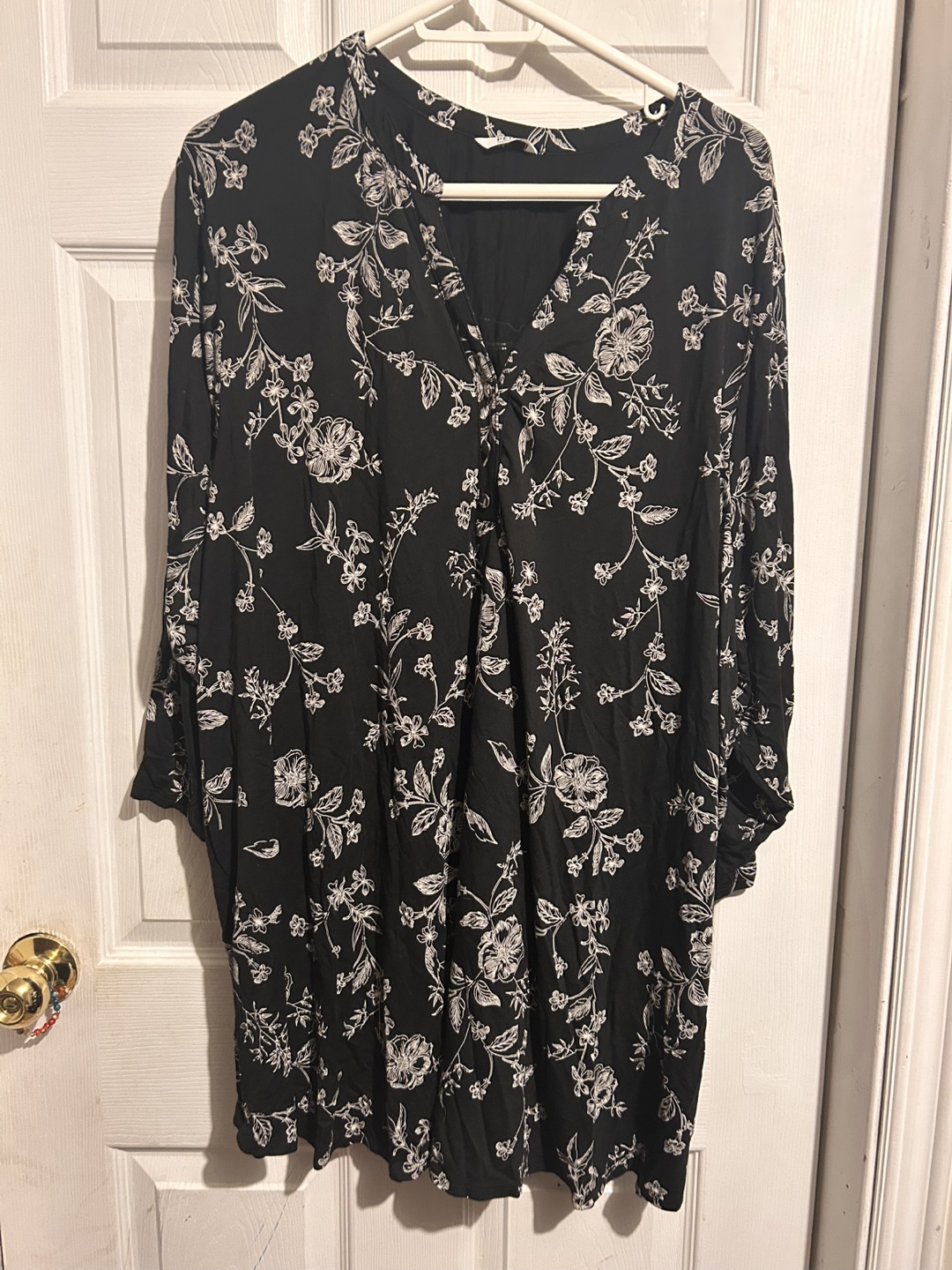 Women's Black and White Floral Blouse, Size 1X