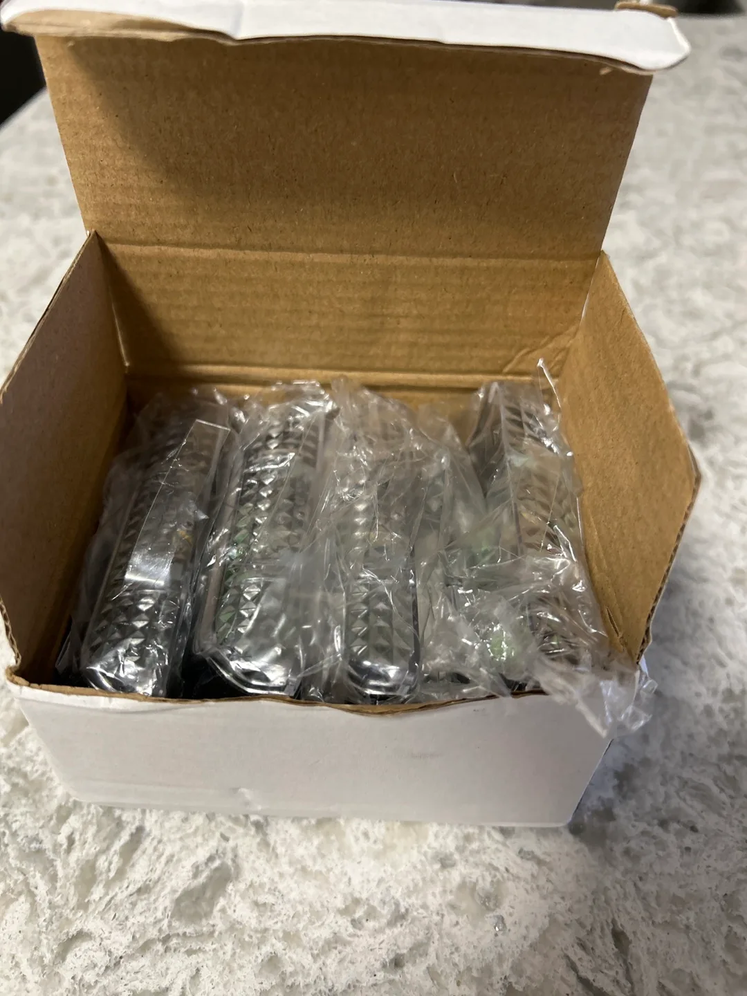 4 Pack Solar LED Deck Lights Outdoor Pathway Lights image indicator(2)