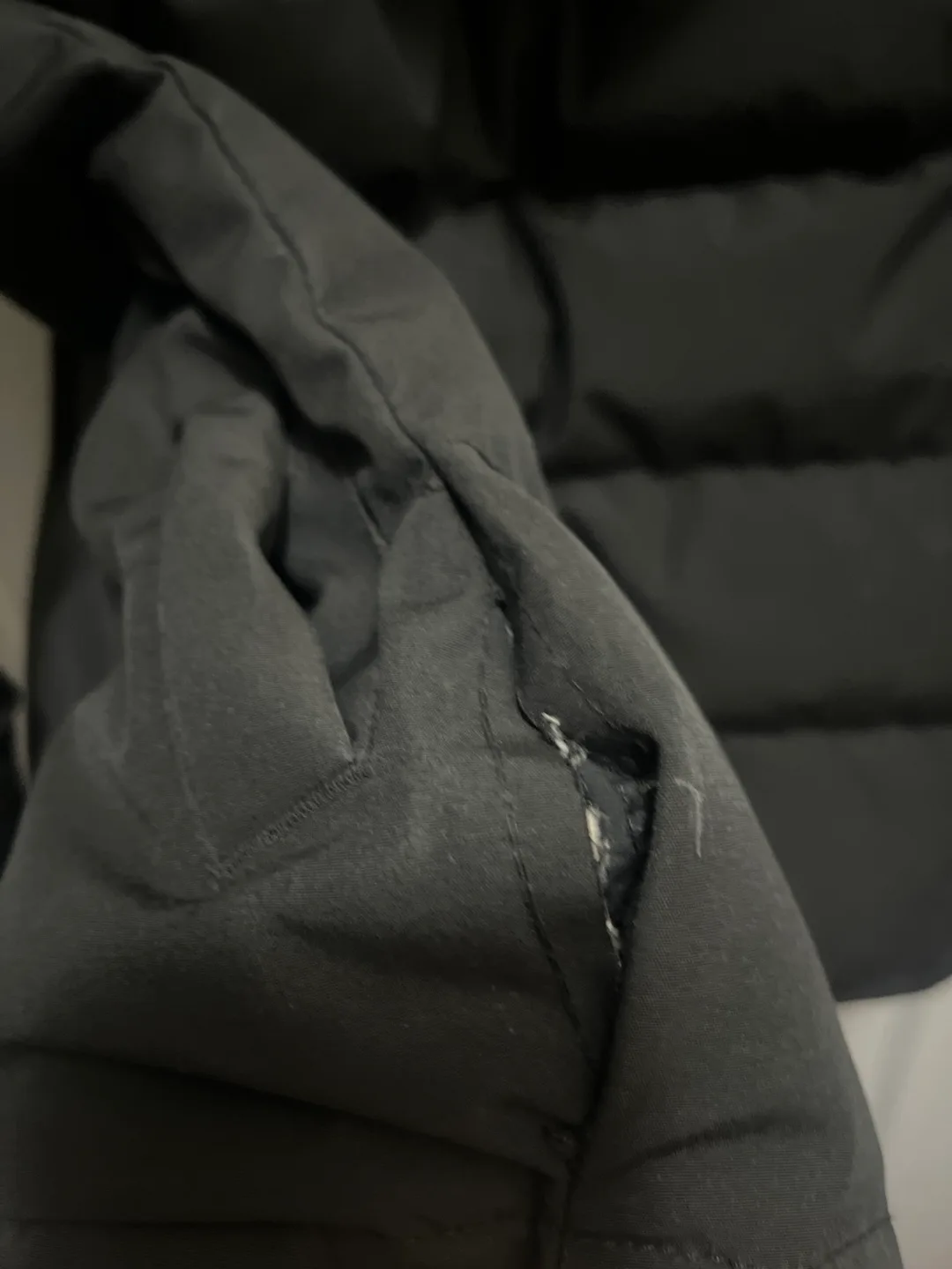 Tna The Powder Parka - Size Small - Black image indicator(3)