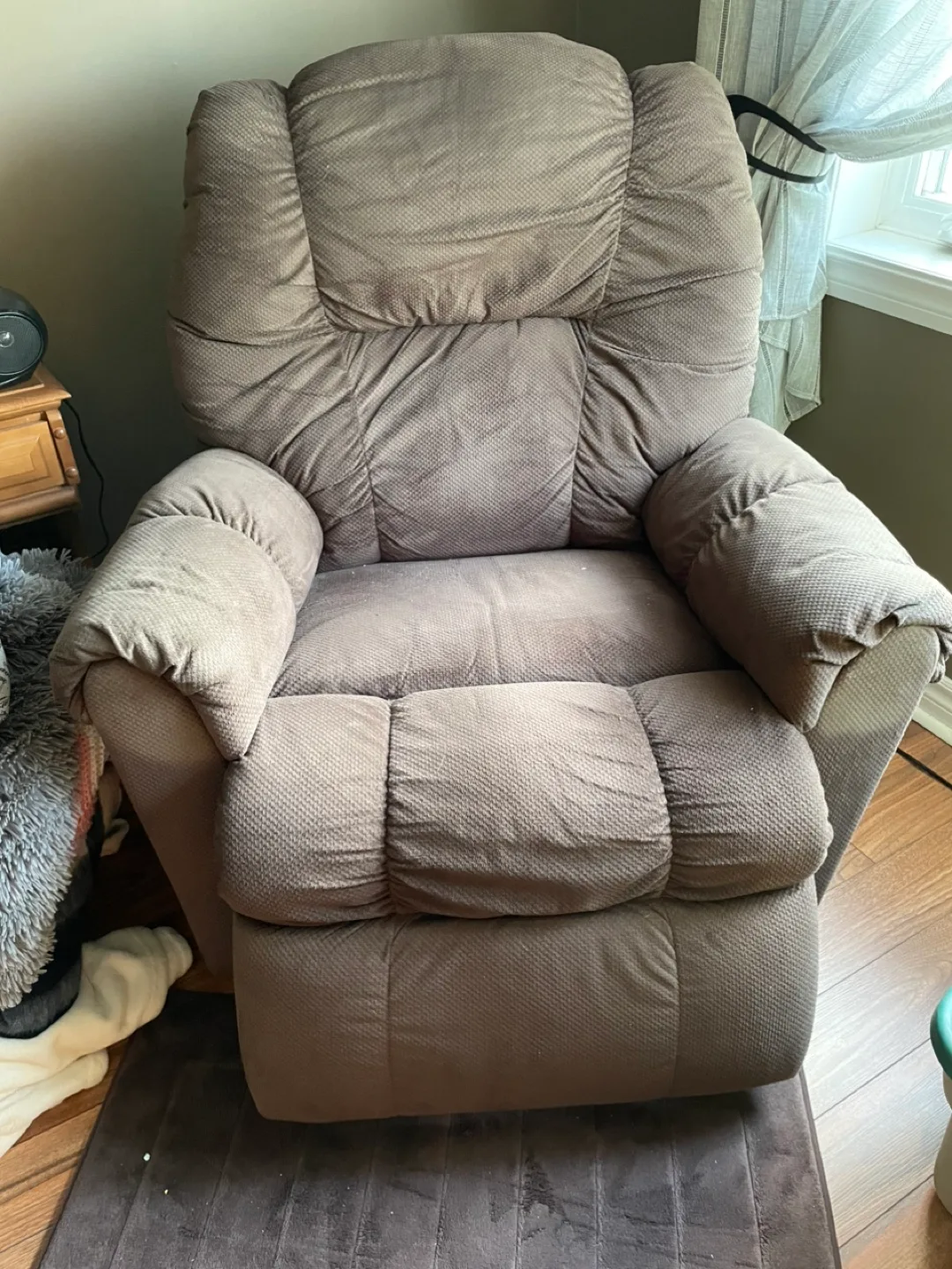 Electric La-Z-Boy recliner