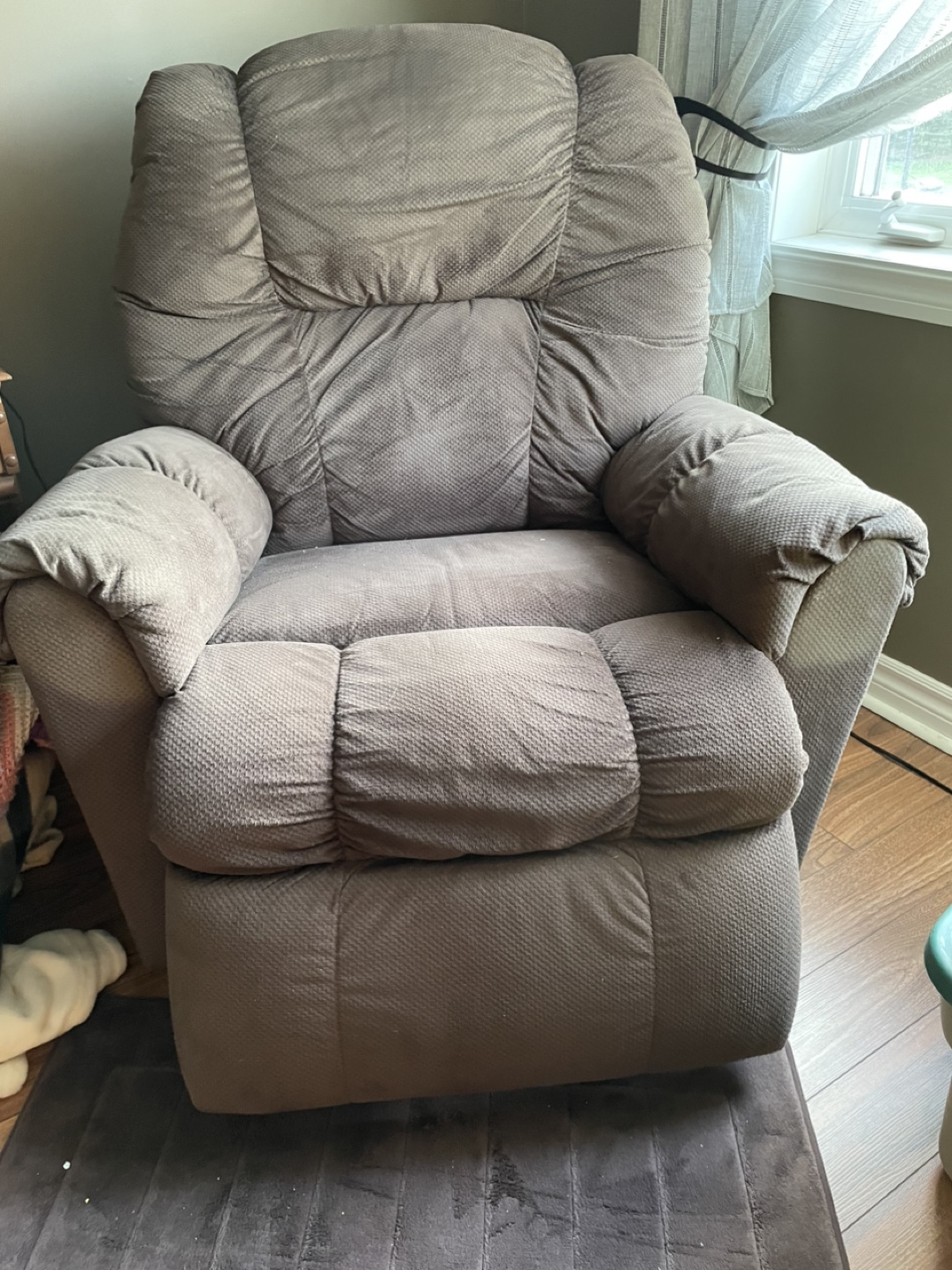 Electric La-Z-Boy recliner - photo 2