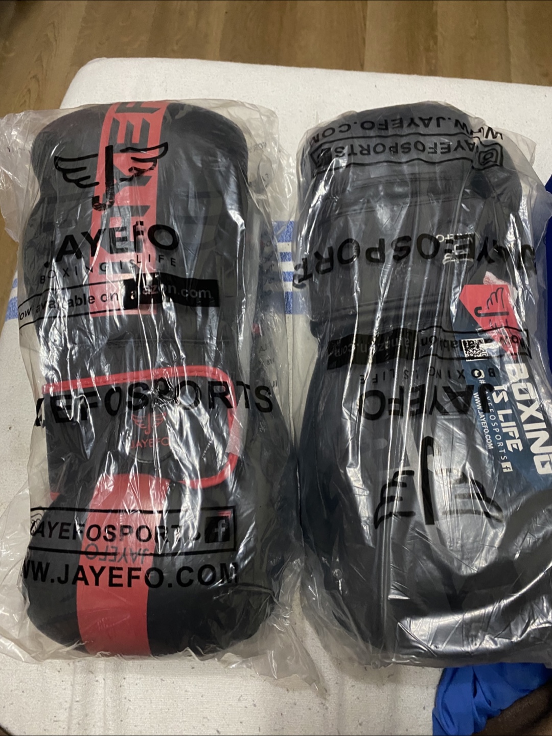 2 Jayefo Boxing Gloves