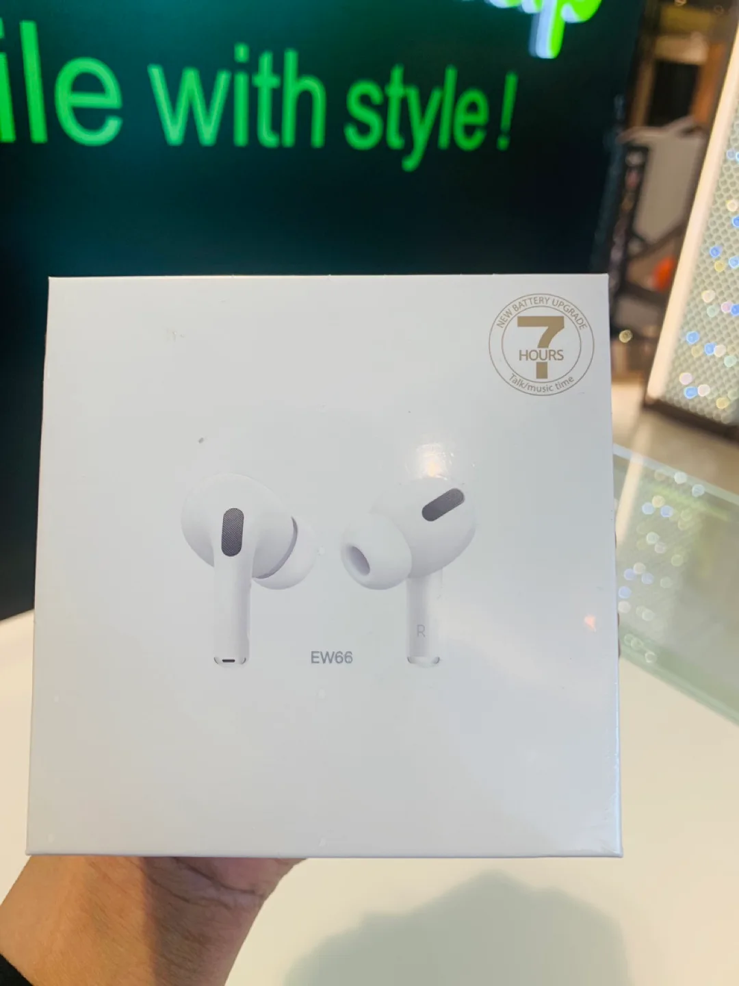 New Wireless Earbuds with 7 Hours of Talk/Music Time thumbnail