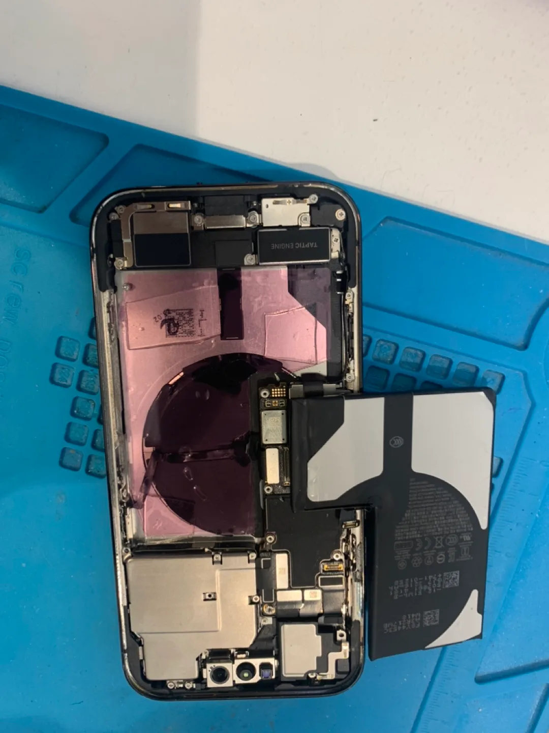 iPhone 13 Battery Replacement thumbnail