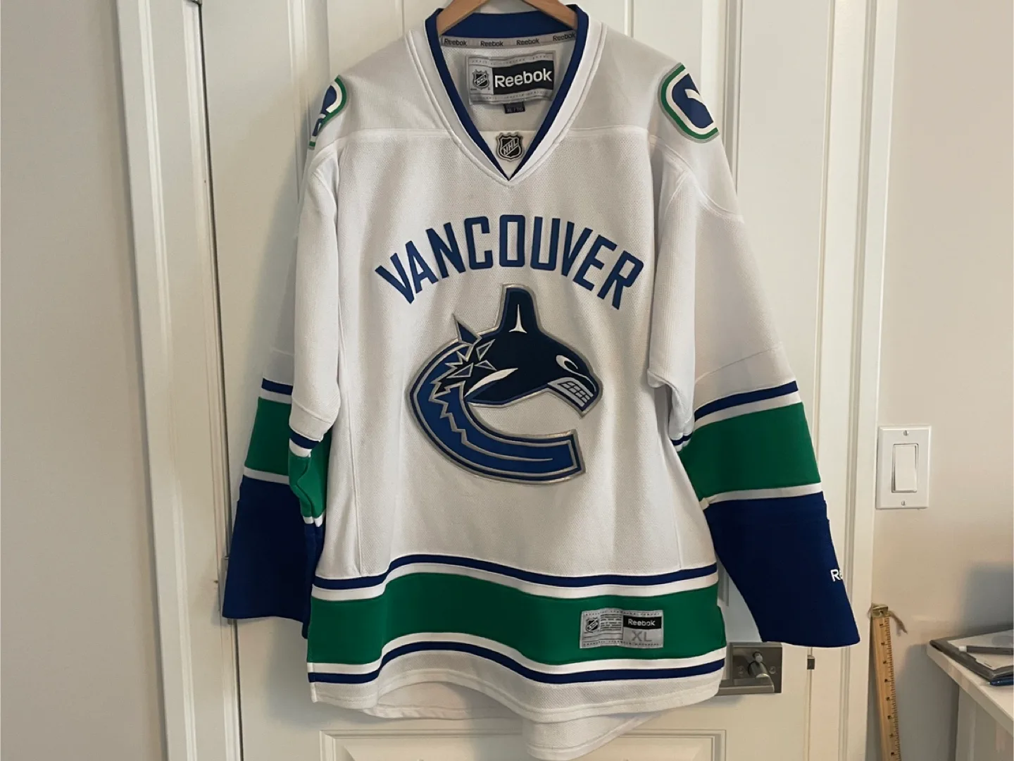 Authentic Reebok Vancouver Canucks Jersey Size XL thumbnail
