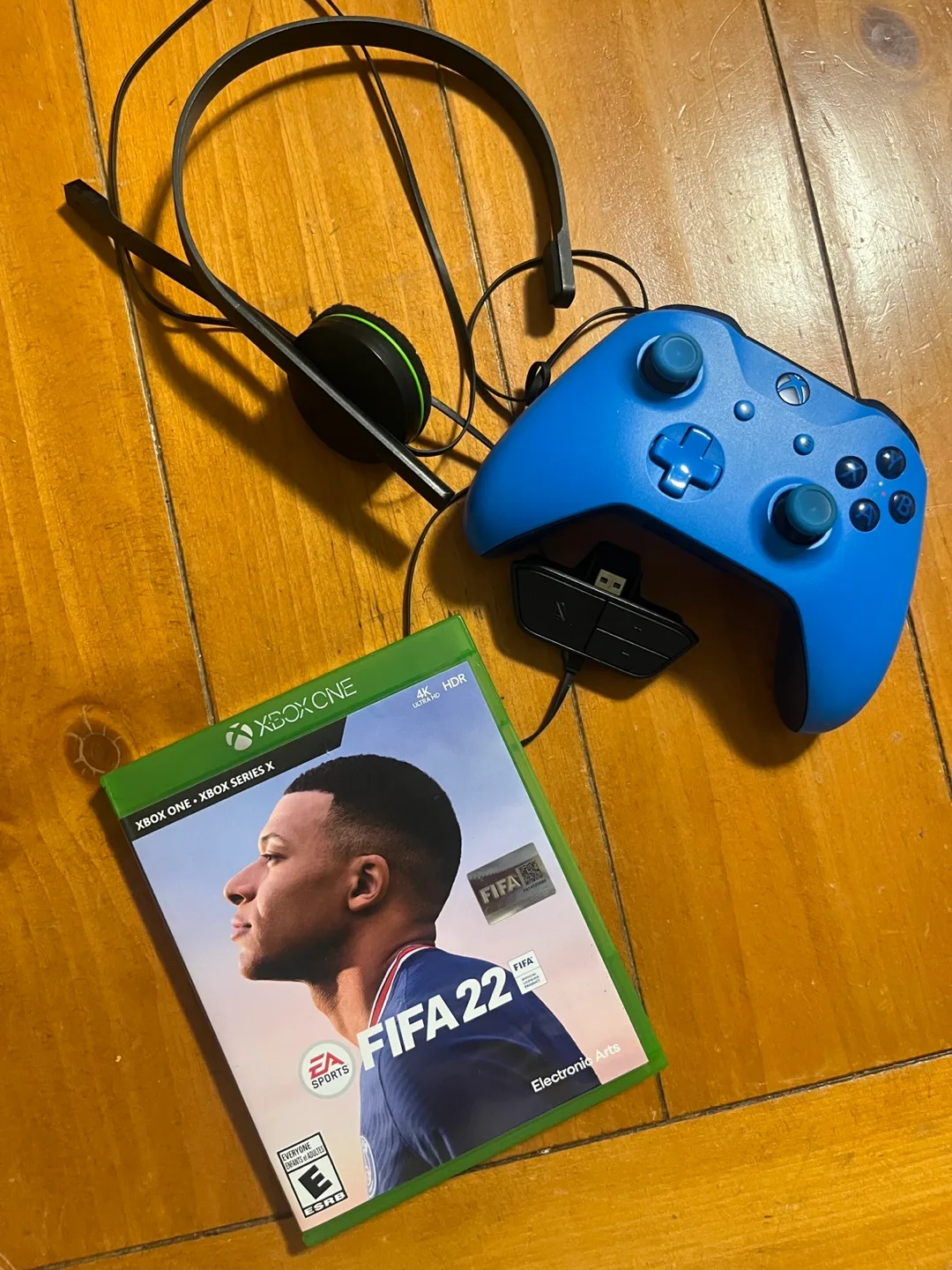 Xbox One Controller, Headset & FIFA 22 Bundle thumbnail