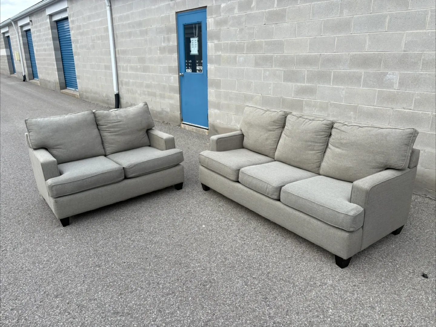 FREE DELIVERY✅• 2 PIECE GREY COUCH / SOFA SET (3+2) thumbnail