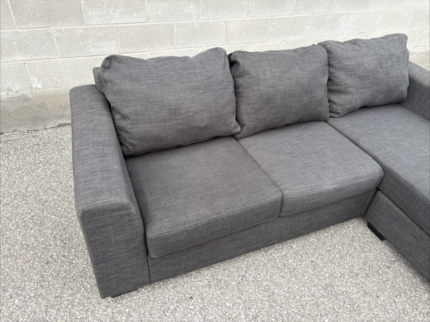 FREE DELIVERY✅• GREY SECTION COUCH / SOFA w/ REVERSIBLE CHAISE - photo 5