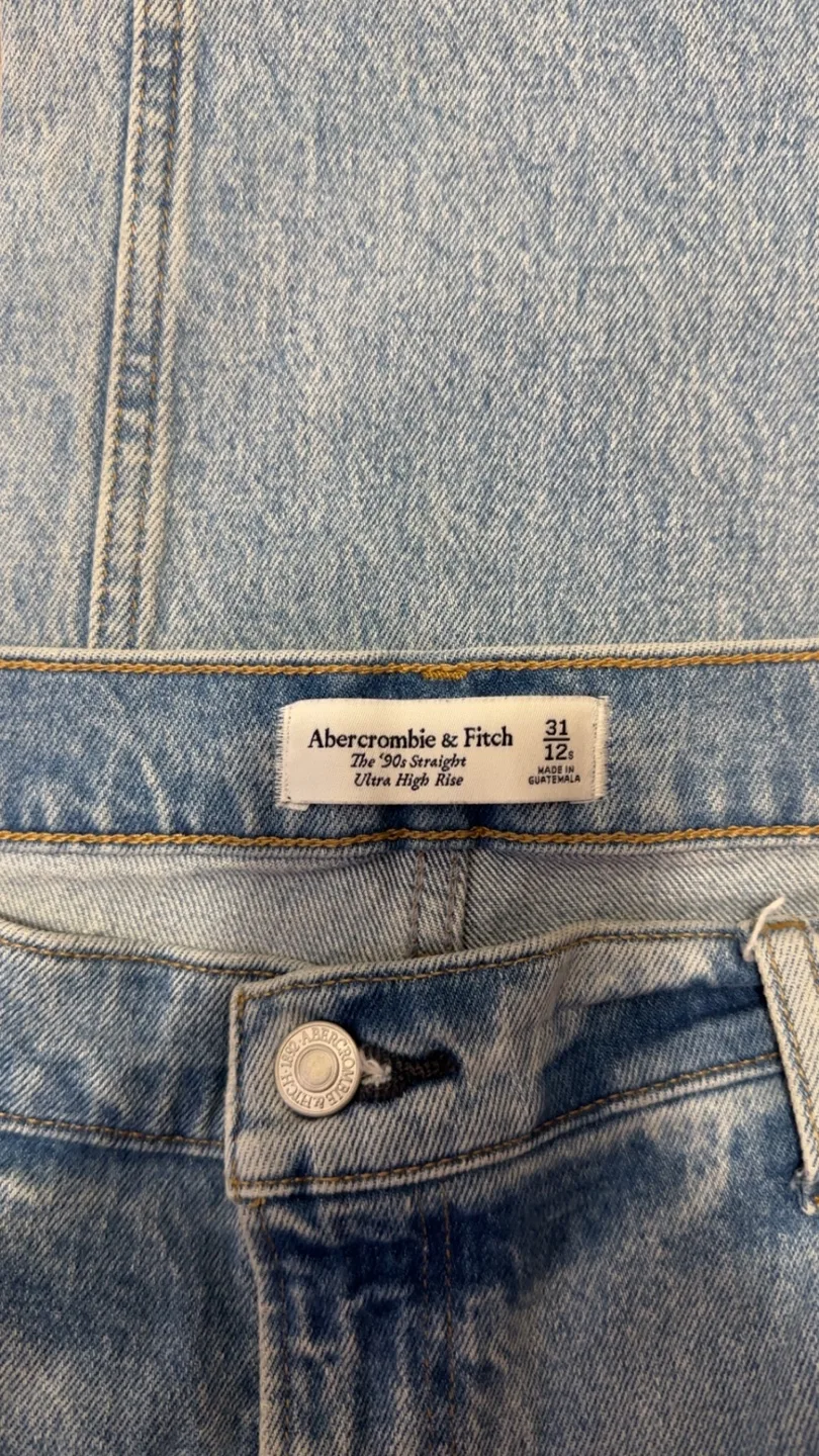 Abercrombie & Fitch 90s Straight Ultra High Rise Jeans image indicator(4)