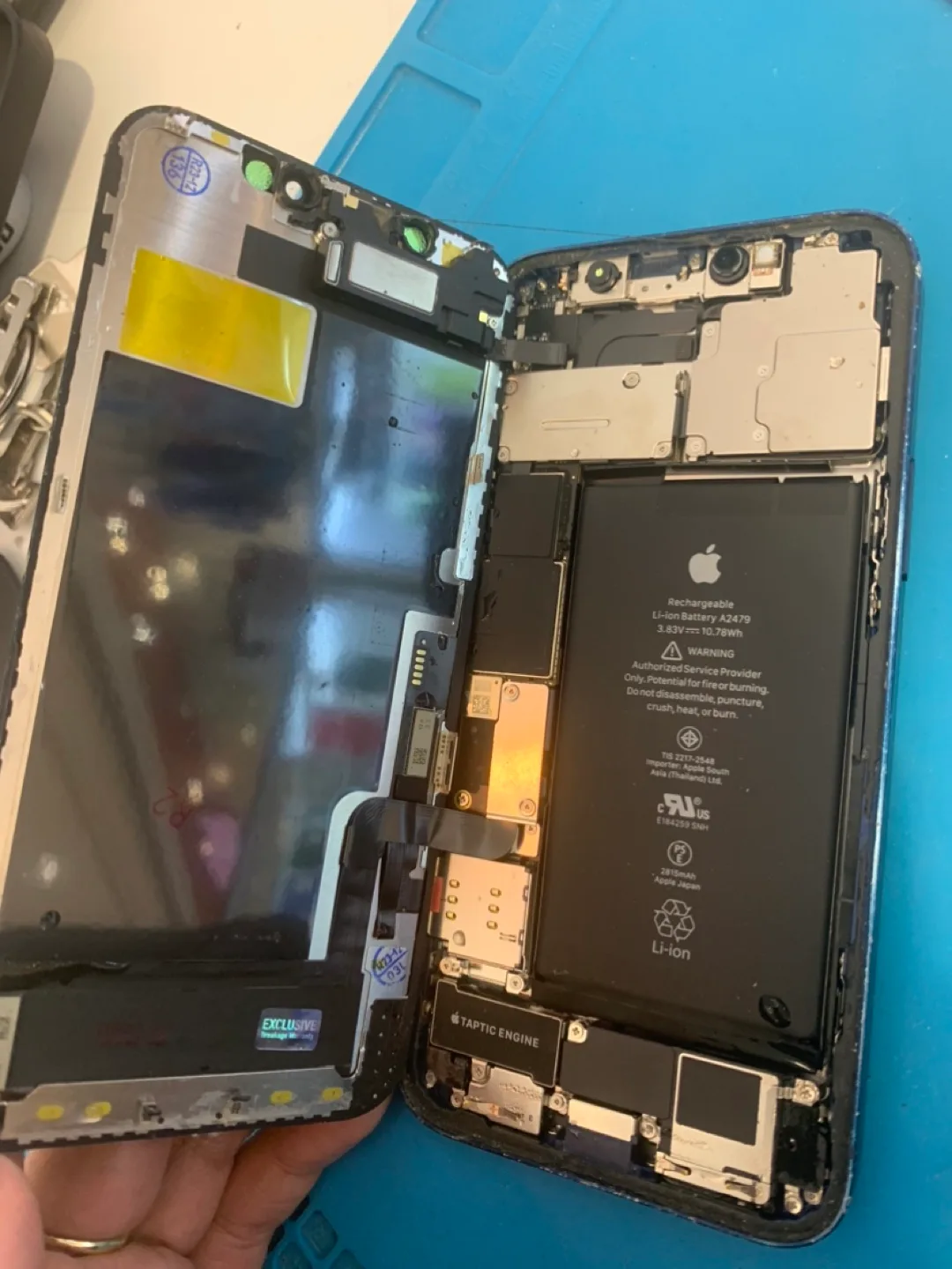 iPhone Parts - Screen and Internal Components thumbnail