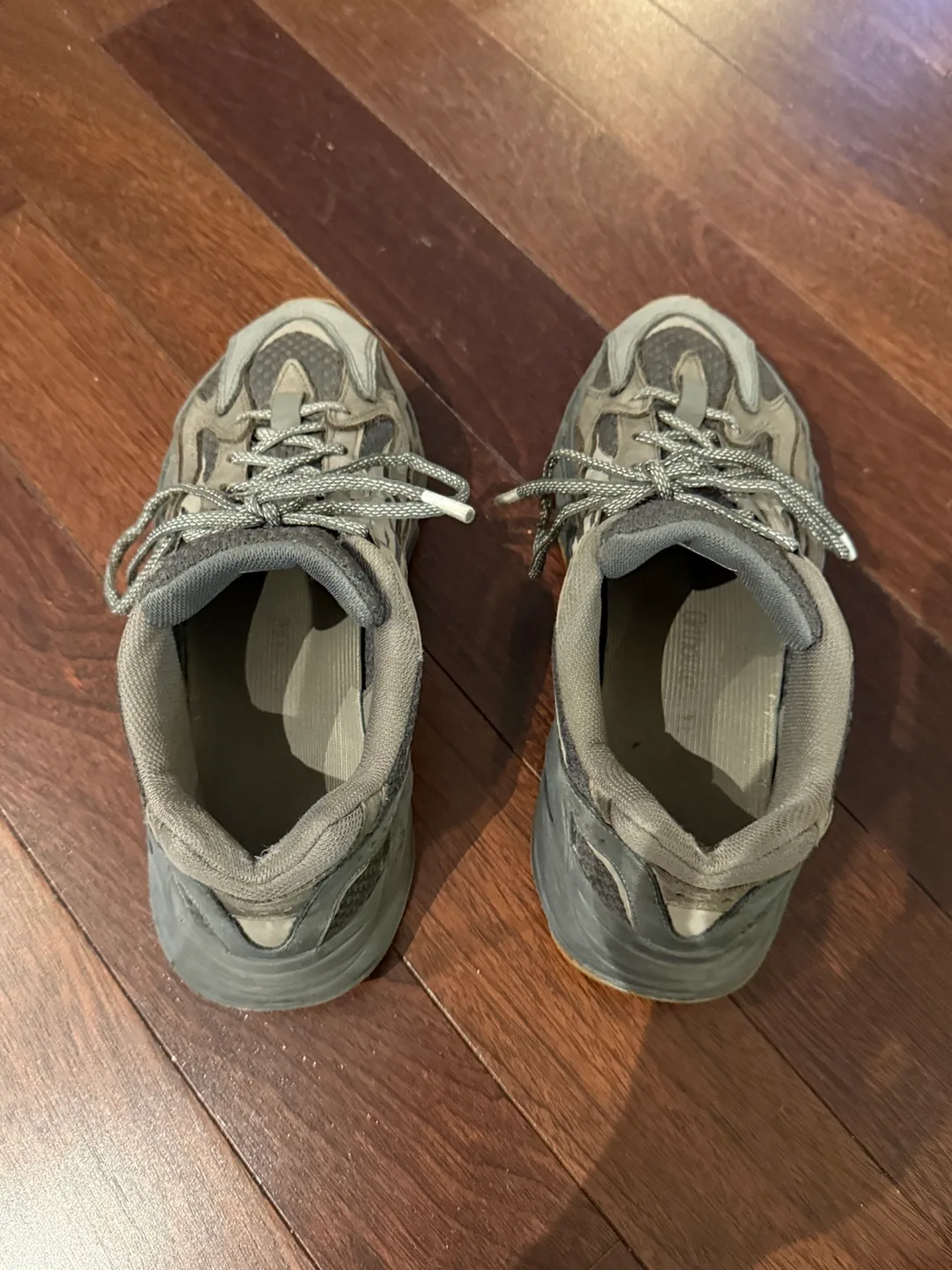 Adidas Yeezy 700 V1 Analog image indicator(3)