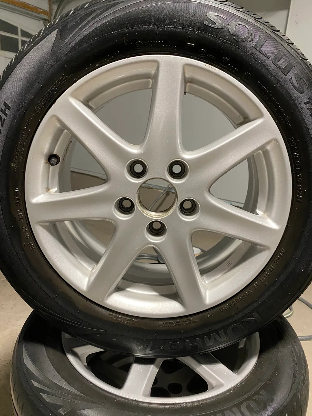 4x Used 16" Silver Alloy Rims with Kumho Solus Tires image indicator(3)