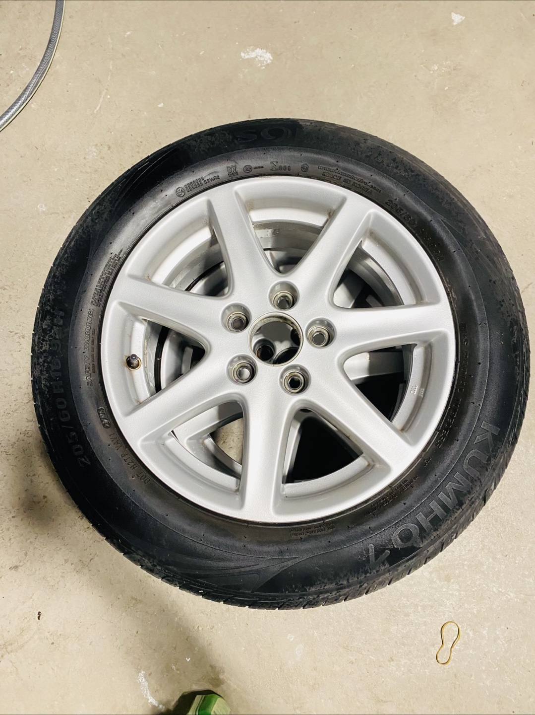 4x Used 16" Silver Alloy Rims with Kumho Solus Tires - photo 2