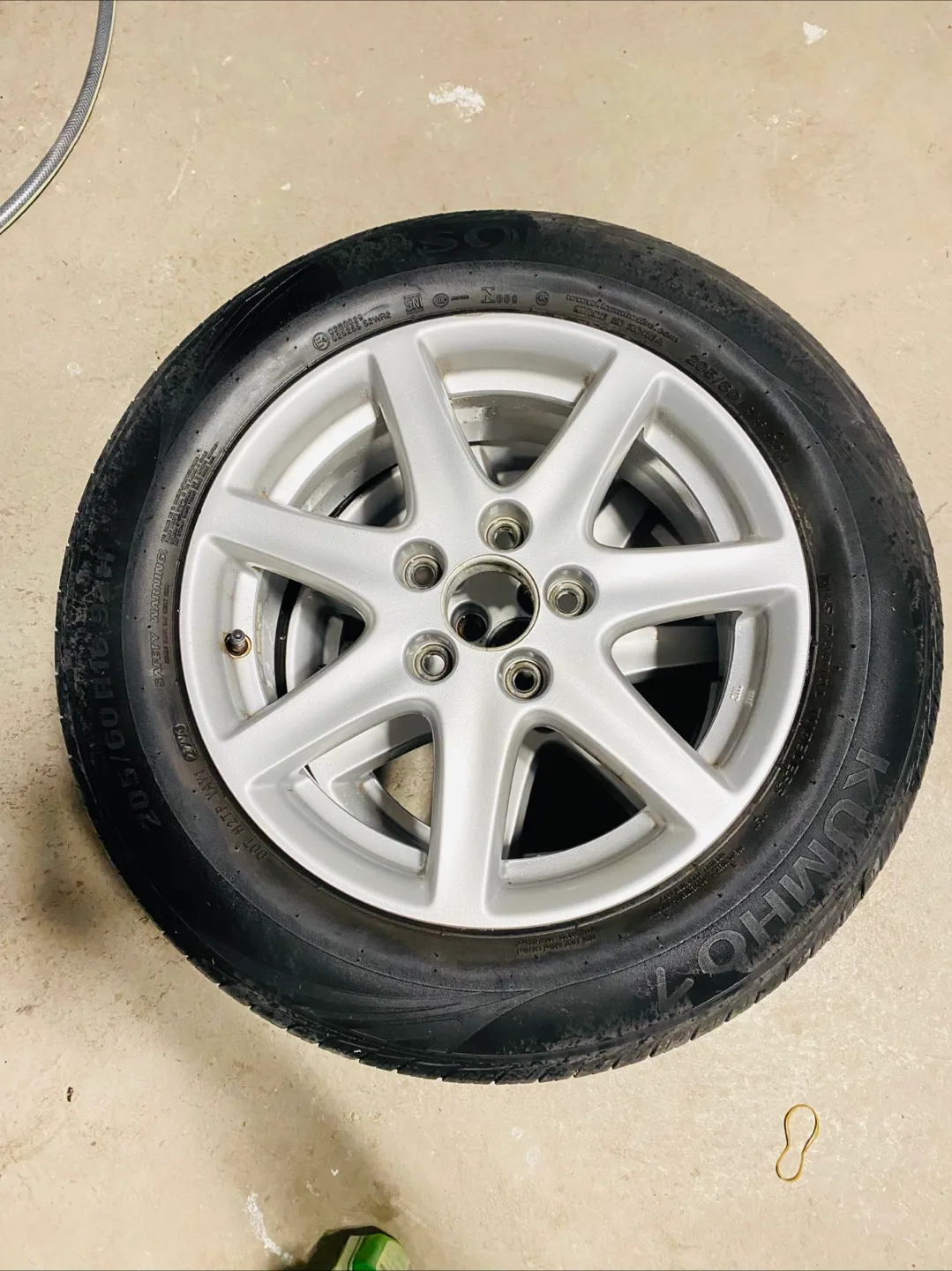 4x Used 16" Silver Alloy Rims with Kumho Solus Tires image indicator(2)