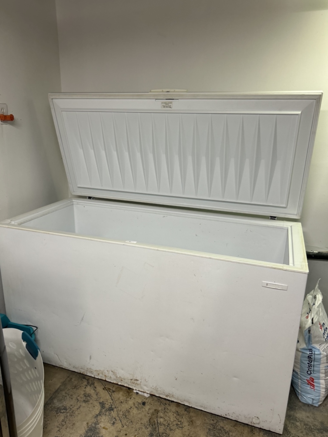 White Chest Freezer - photo 3