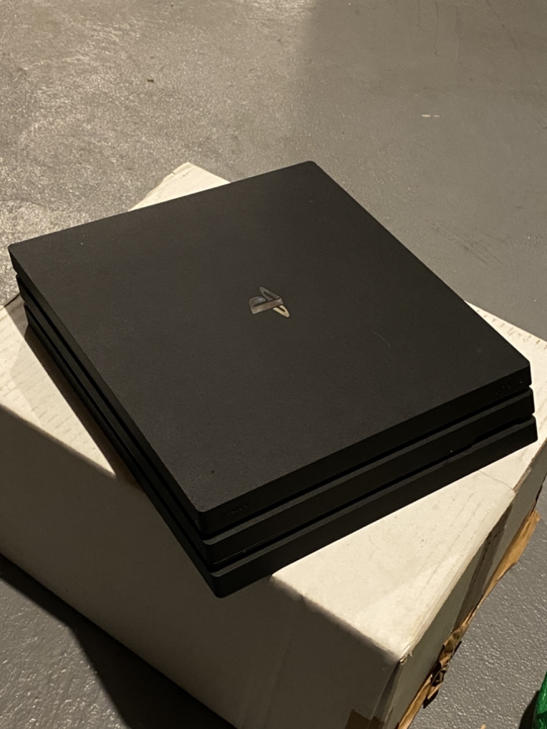 PS4 PRO 1TB + GAMES - photo 2
