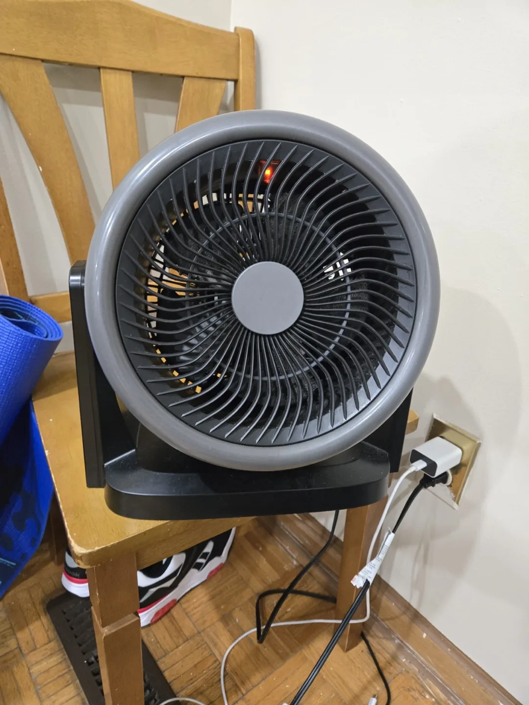 Pelonis 2-in-1 Turbo Heater & Fan thumbnail
