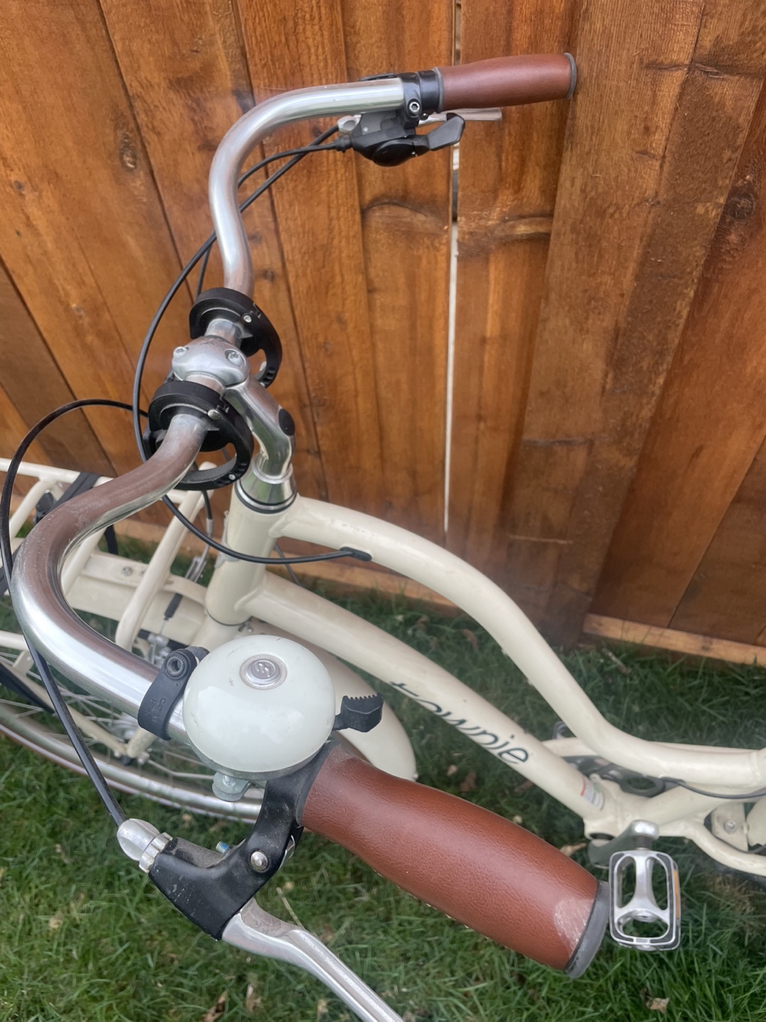 Townie Electra Cruiser Bicycle 8 Speed- Cream Colour