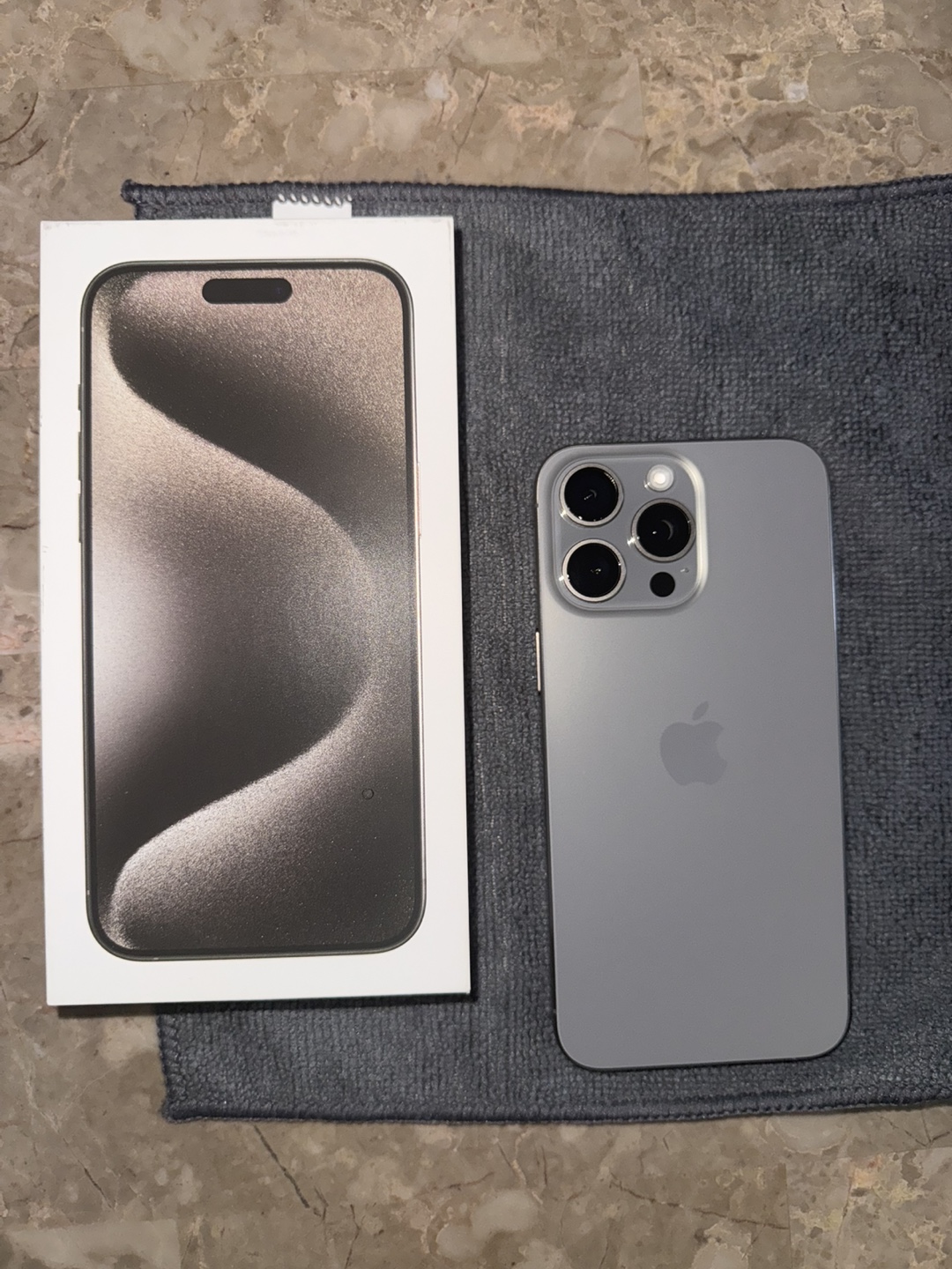 15 Pro Max Natural Titanium 256GB Factory Unlocked - photo 2