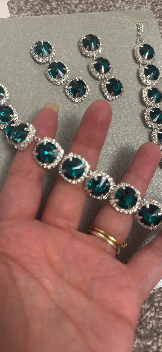 Stunning Emerald Green Crystal Necklace and Earrings Set - photo 3
