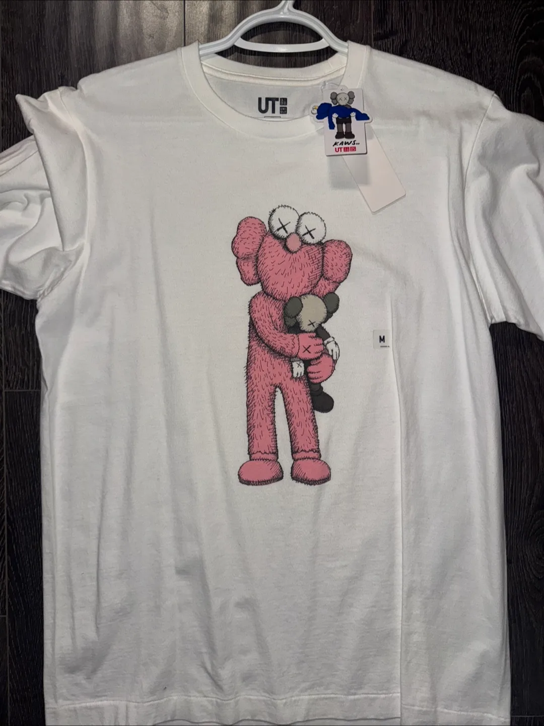 Uniqlo x KAWS Pink thumbnail