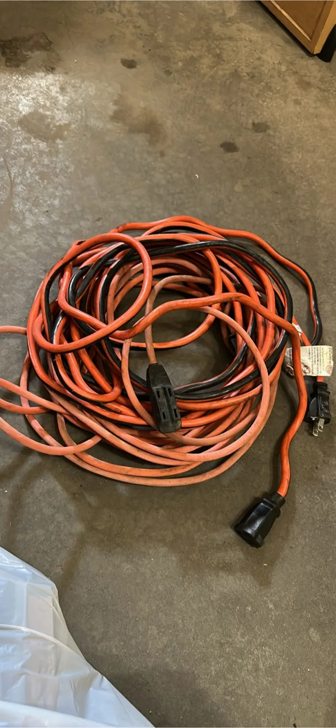 Heavy-duty extension cord thumbnail
