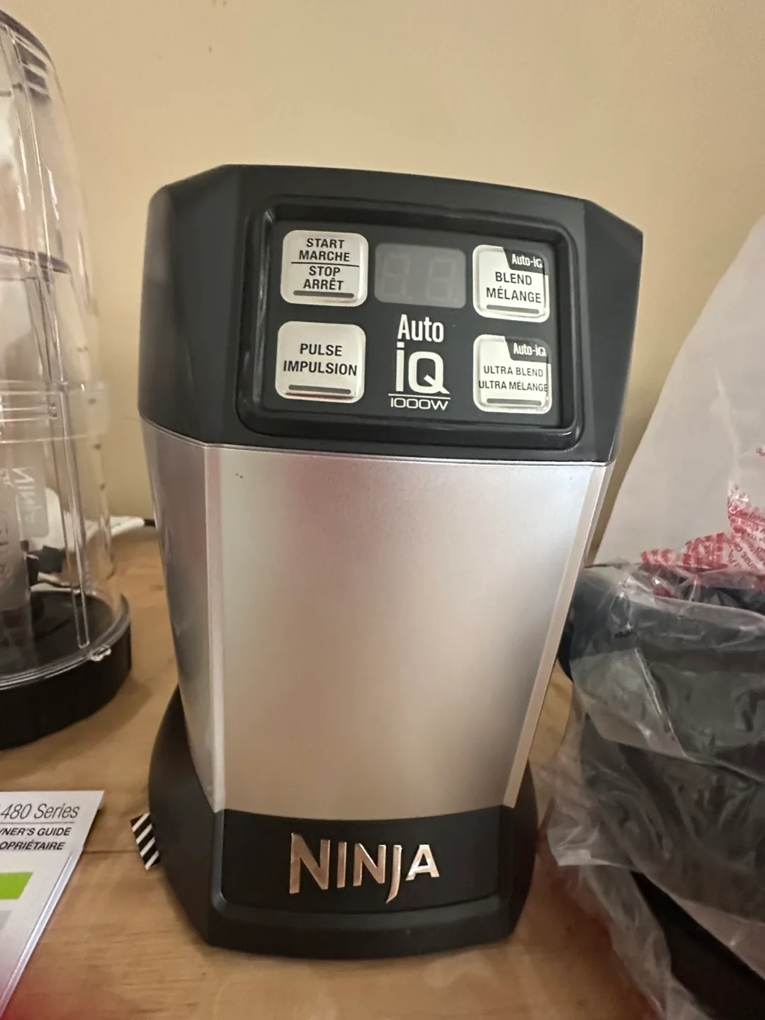 Ninja Auto iQ 1000W Blender with Nutri Ninja Cups image indicator(2)