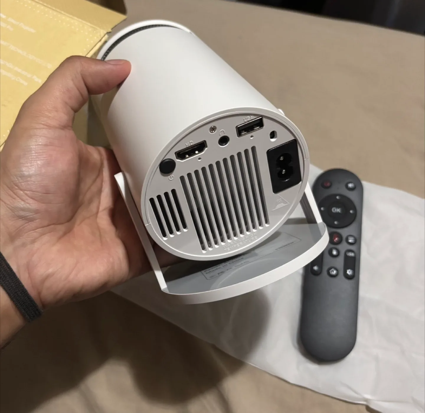 Mini projector with wifi and Bluetooth *NEW* image indicator(3)