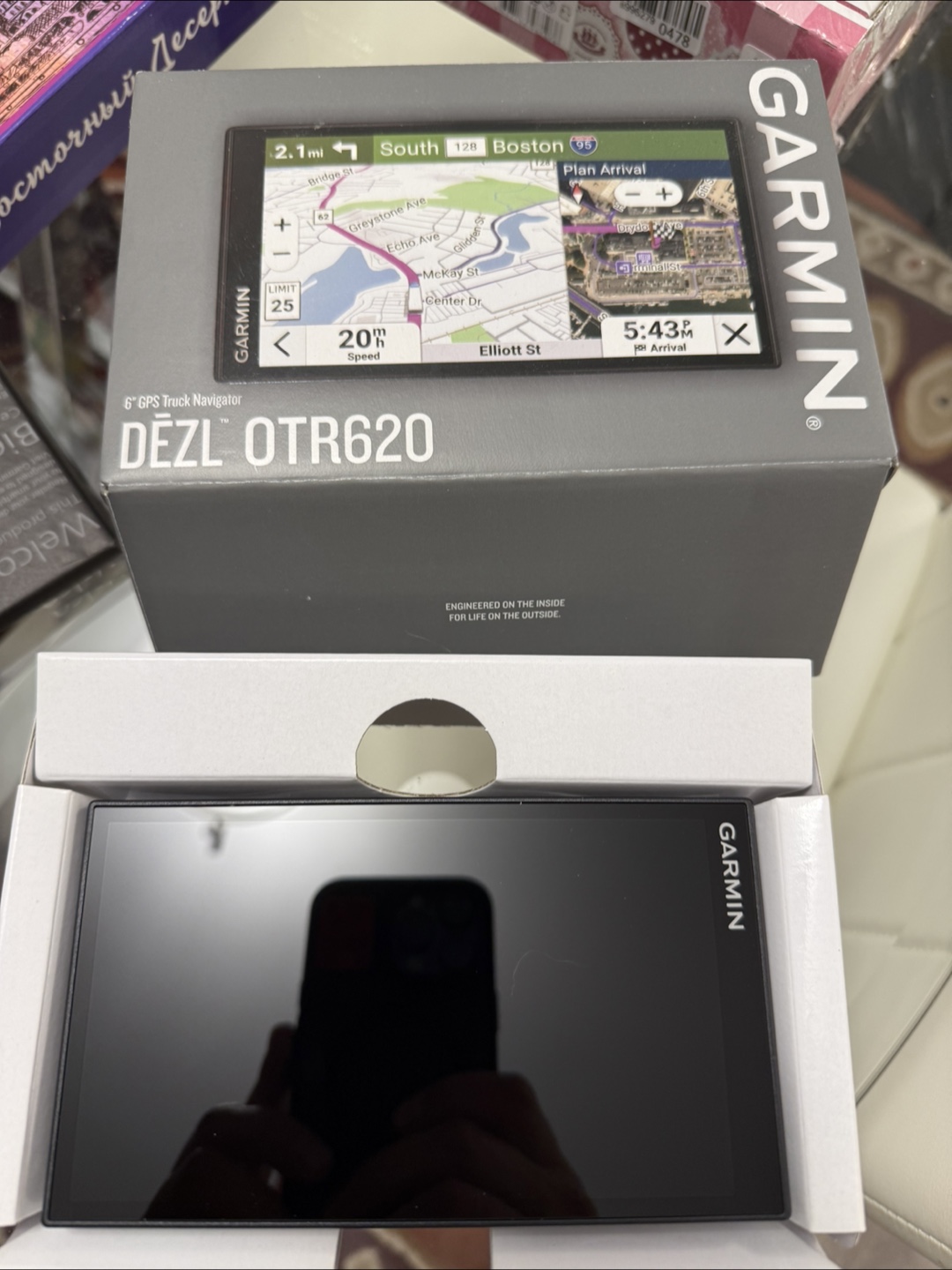 BNIB Garmin Dezl OTR620 truck navigation system