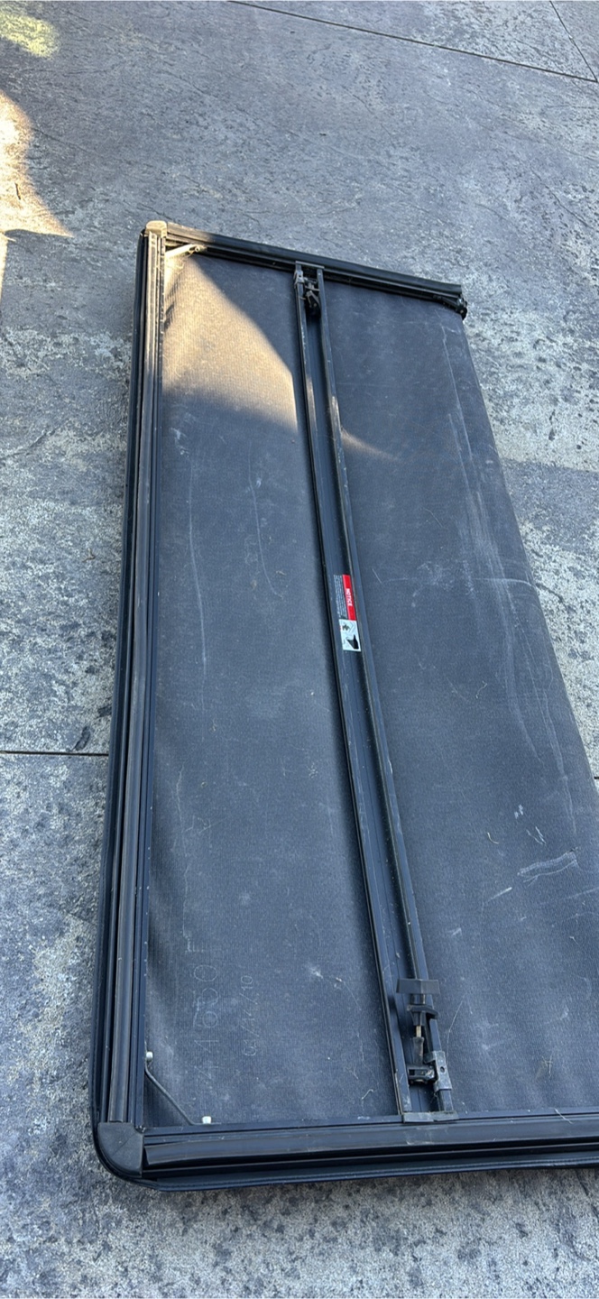 Pickup truck tonneau cover