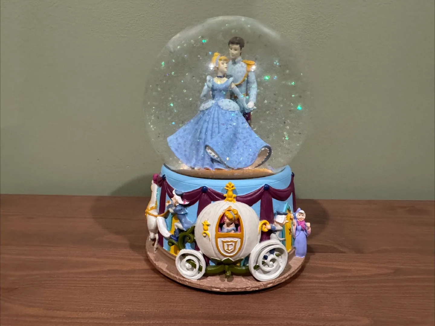 Disney Enesco Cinderella Musical Snow Globe thumbnail