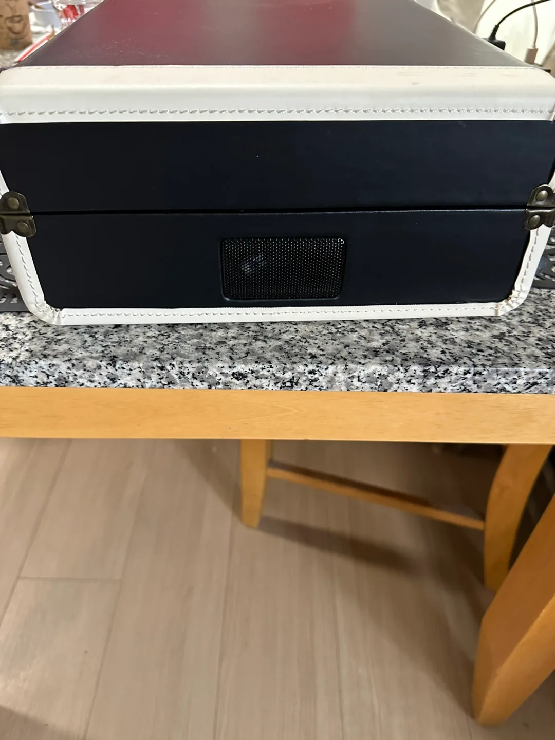 Crosley CR6019A-BK Portable Suitcase Record Player image indicator(6)