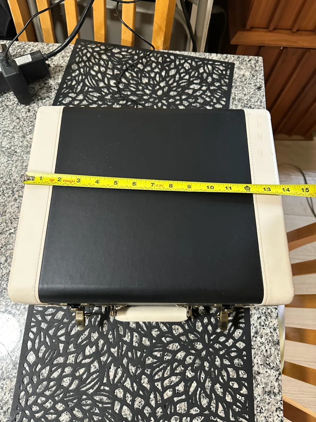 Crosley CR6019A-BK Portable Suitcase Record Player image indicator(4)