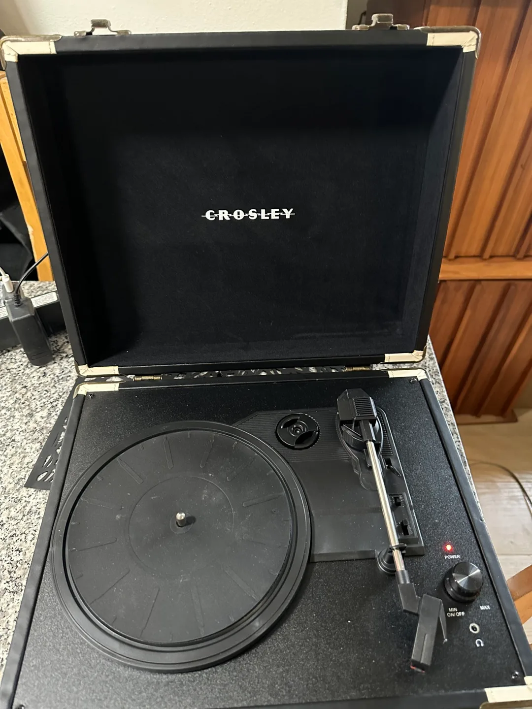 Crosley CR6019A-BK Portable Suitcase Record Player image indicator(2)