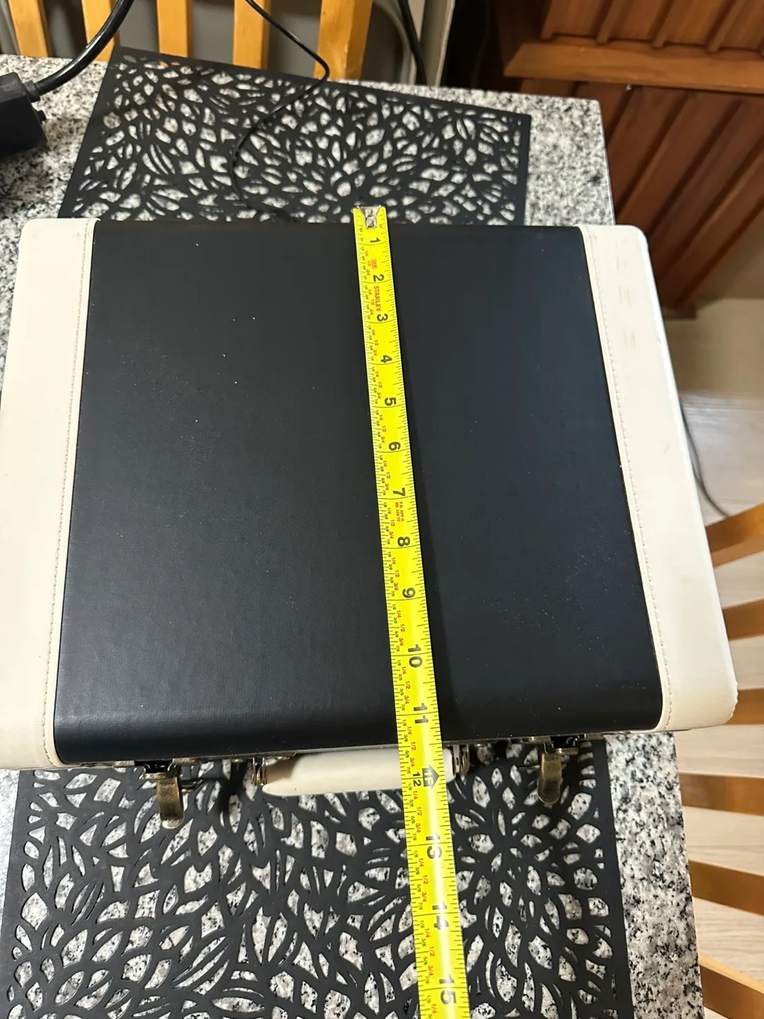 Crosley CR6019A-BK Portable Suitcase Record Player image indicator(8)