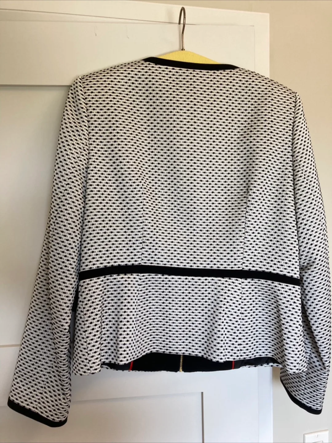 ✨Calvin Klein Women's Black and White Blazer, Size 12 image indicator(2)