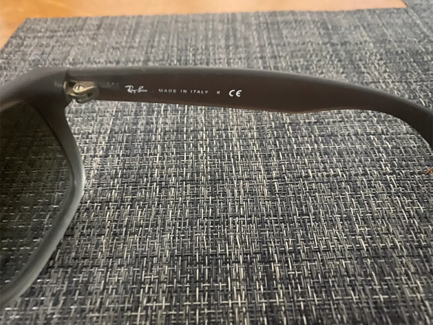 Ray-Ban Sunglasses image indicator(3)