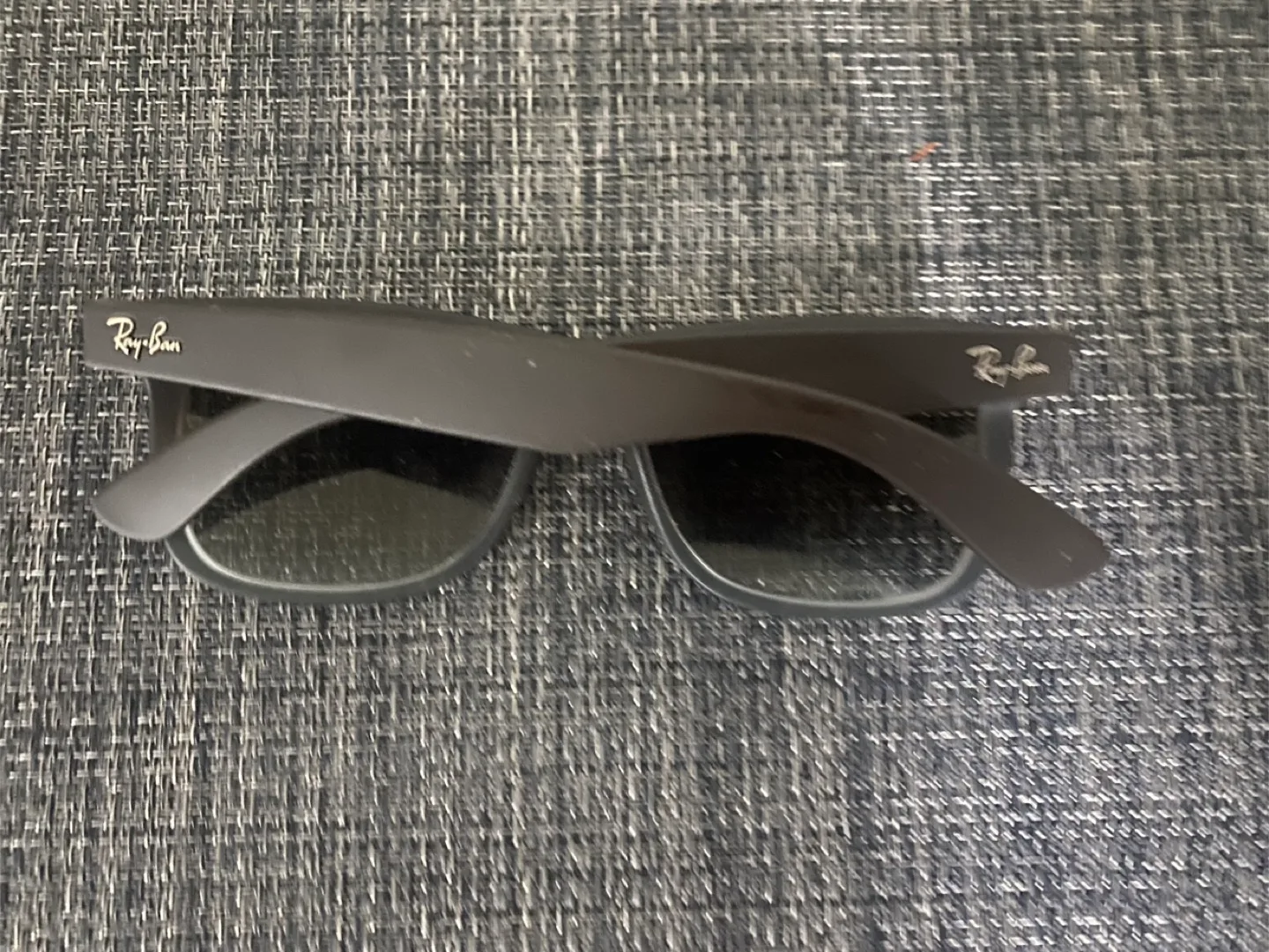 Ray-Ban Sunglasses image indicator(2)