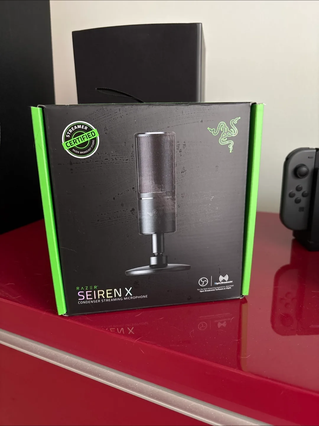 Razer Seiren X Streaming Microphone - New in Box thumbnail