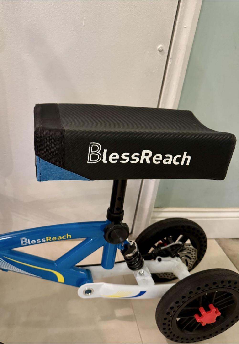 Like new BlessReach Knee Scooter, All Terrain & Foldable - photo 3