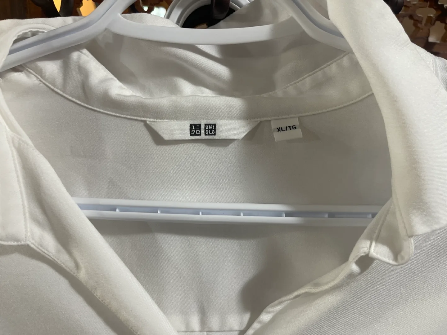 Women's UNIQLO White Blouse, Size XL image indicator(2)