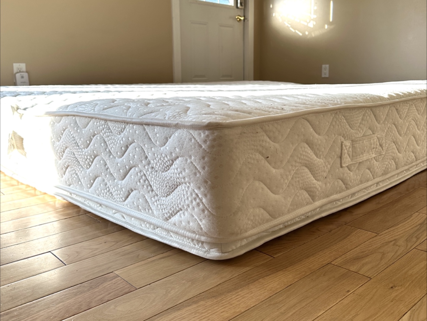 Structube King Size Pillow Top 12“ Mattress (CAN DELIVER) - photo 4