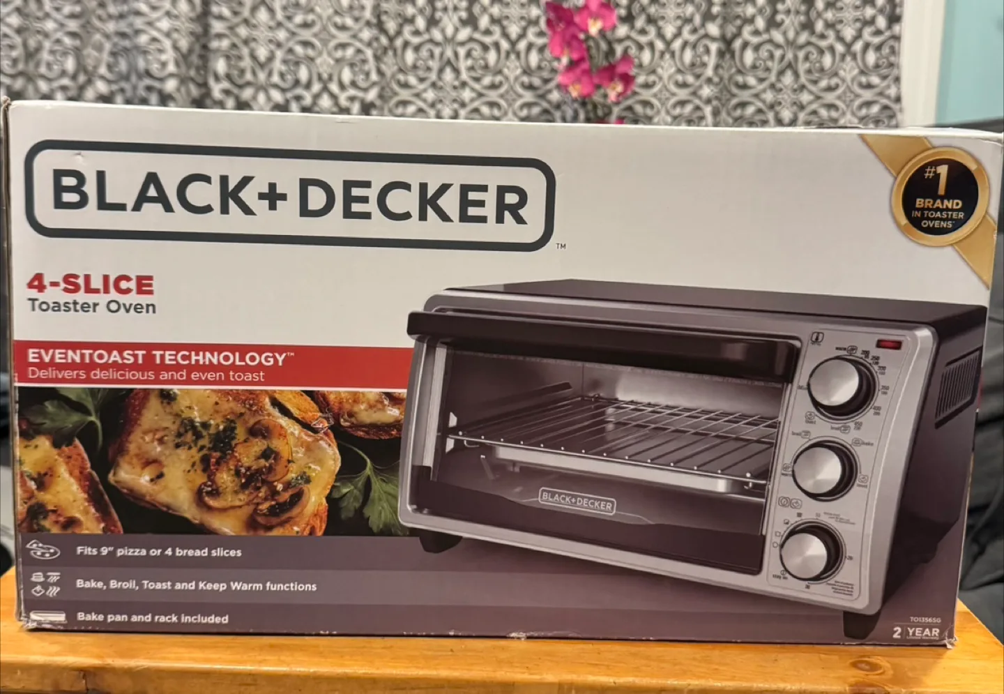 Black+Decker 4-Slice Toaster Oven with Even Toast Technology thumbnail
