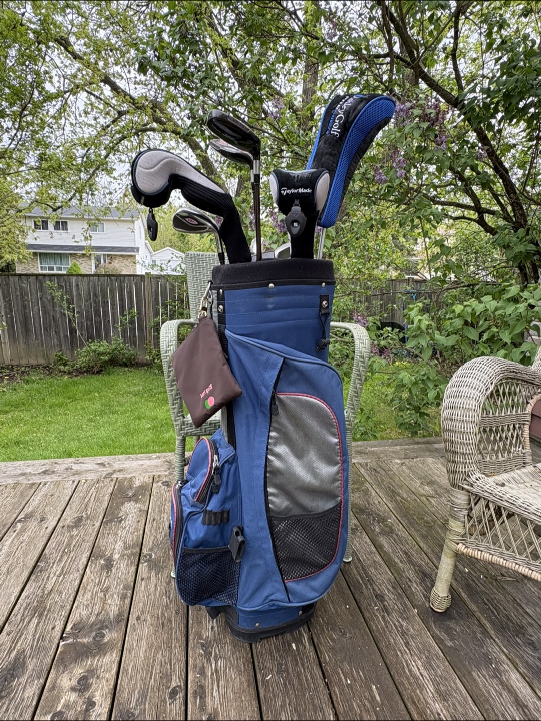 Women’s golf clubs and bag