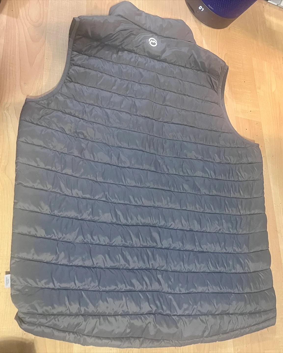 Magellan Outdoors Men's 2XL Puffer Vest image indicator(2)