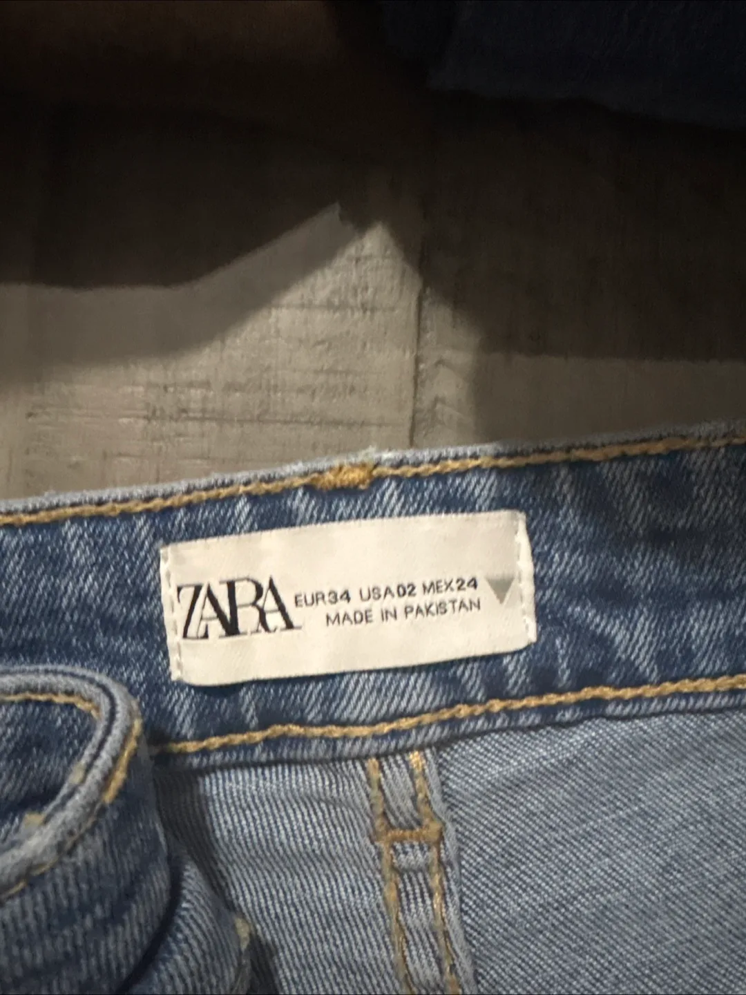 Zara Light Wash Flare Jeans - Size EUR 34 image indicator(2)