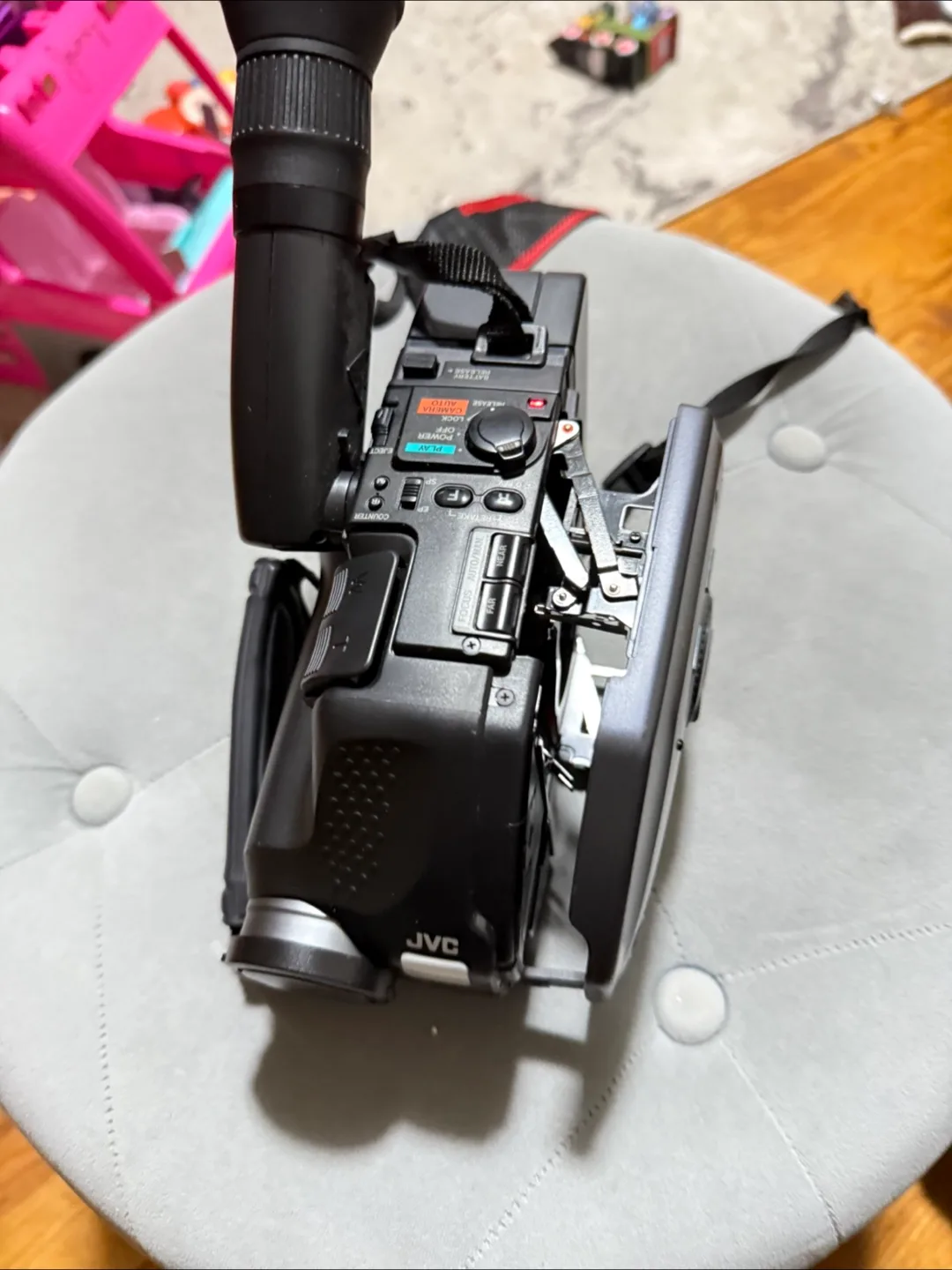 Vintage JVC GR-AXM7U Camcorder thumbnail