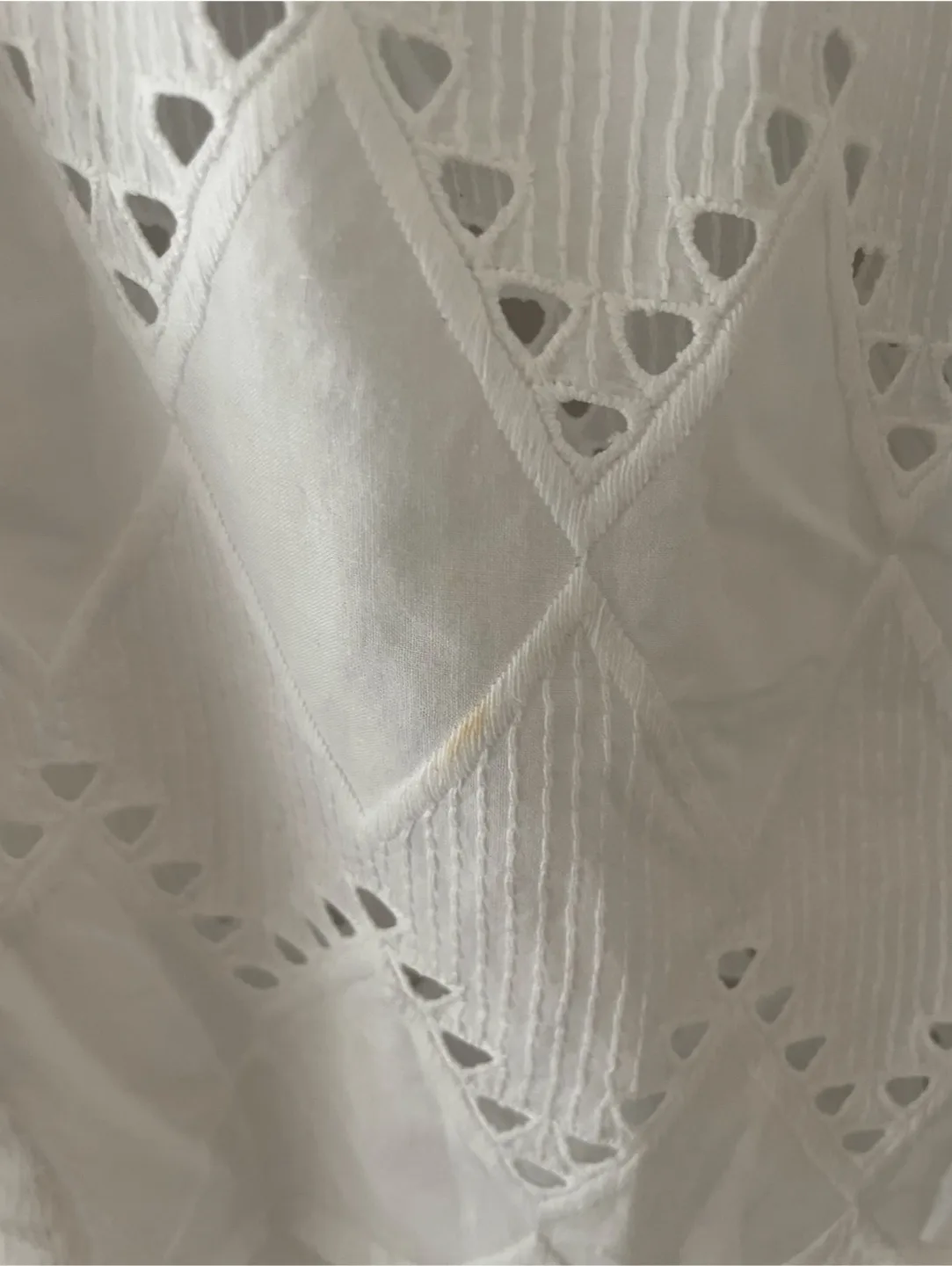 Vilebrequin White Eyelet Sleeveless Button-Down Shirt image indicator(4)