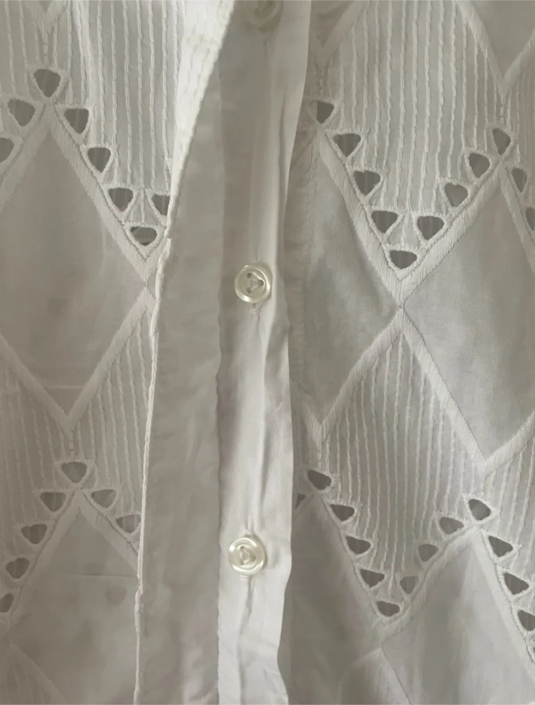 Vilebrequin White Eyelet Sleeveless Button-Down Shirt image indicator(3)