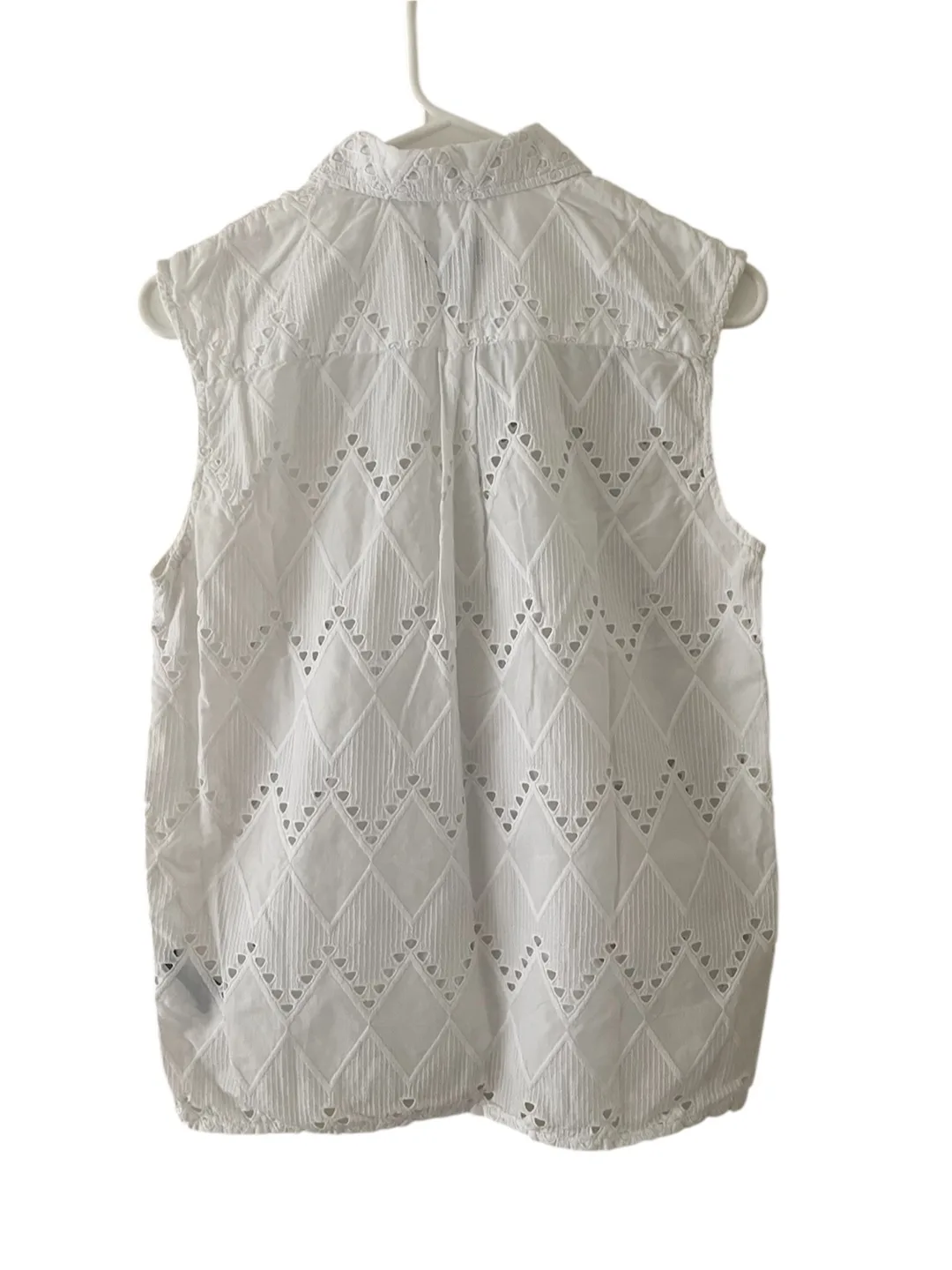 Vilebrequin White Eyelet Sleeveless Button-Down Shirt image indicator(6)